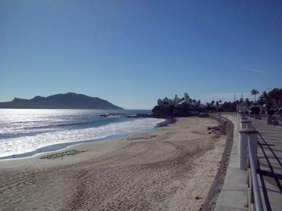 Departamento Centrico A 2 Cuadras De La Playa, Close To The Apartment *